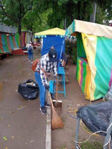 Recogen basura luego de la Feria del Rosario en Guasave