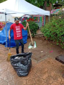 Recogen basura luego de la Feria del Rosario en Guasave