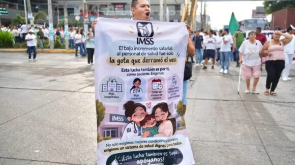 En consulta, trabajadores del IMSS rechazan aumento salarial del 6.8%; sindicato pide reabrir las negociaciones