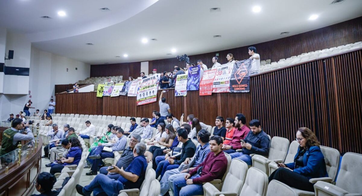 Trabajadores de Salud se manifiestan en el Congreso del Estado, reclaman reconocimiento del Concepto 30