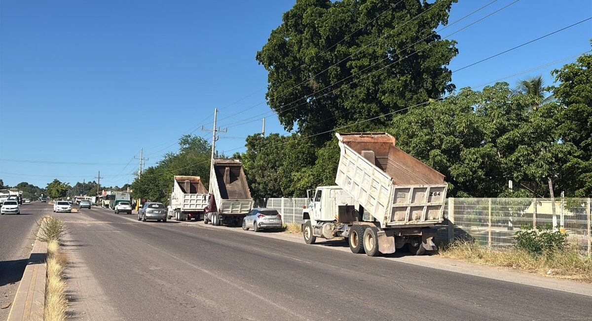 Advierten transportistas en bloquear obra si no son escuchados por una autoridad, ya que los desplazaron a todos
