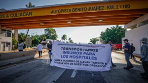 transportistas de sinaloa paralizan carreteras exien