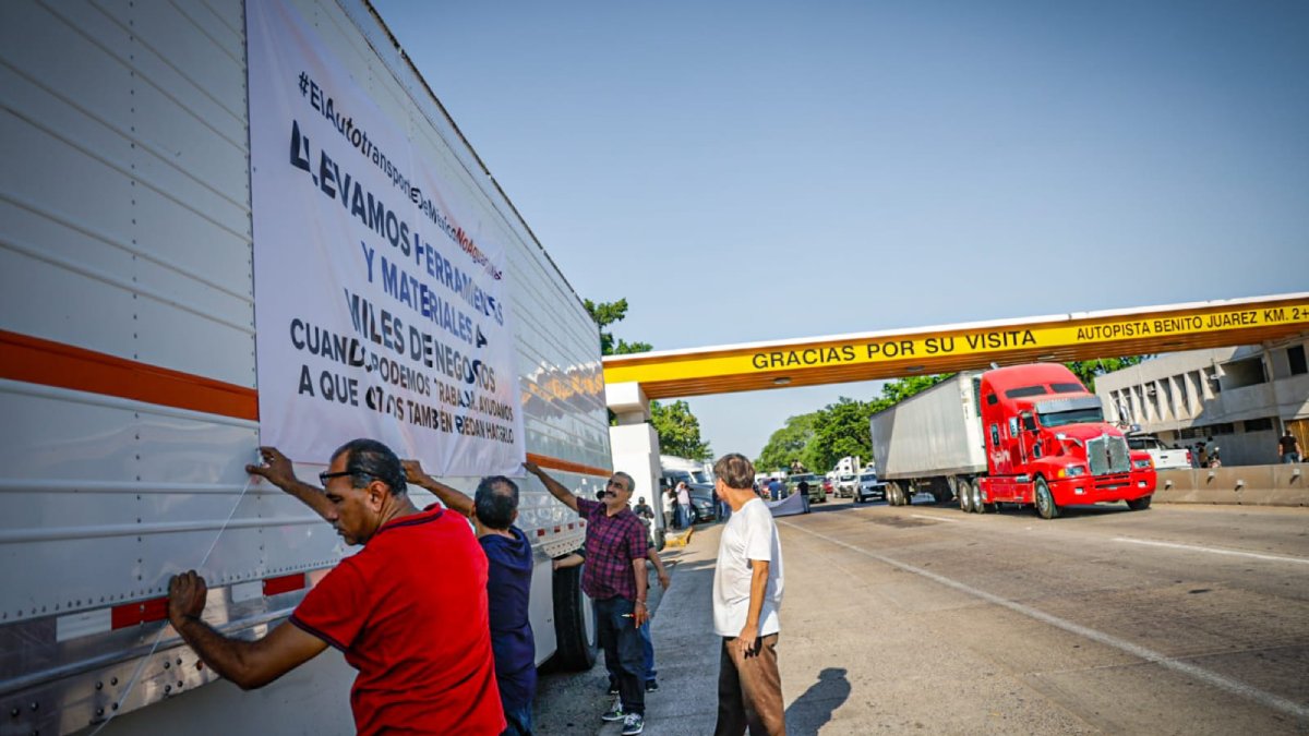 transportistas de sinaloa paralizan carreteras inconformes