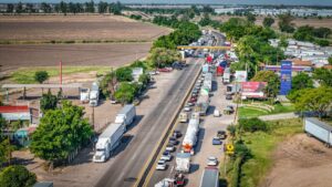 transportistas de sinaloa paralizan carreteras lugar