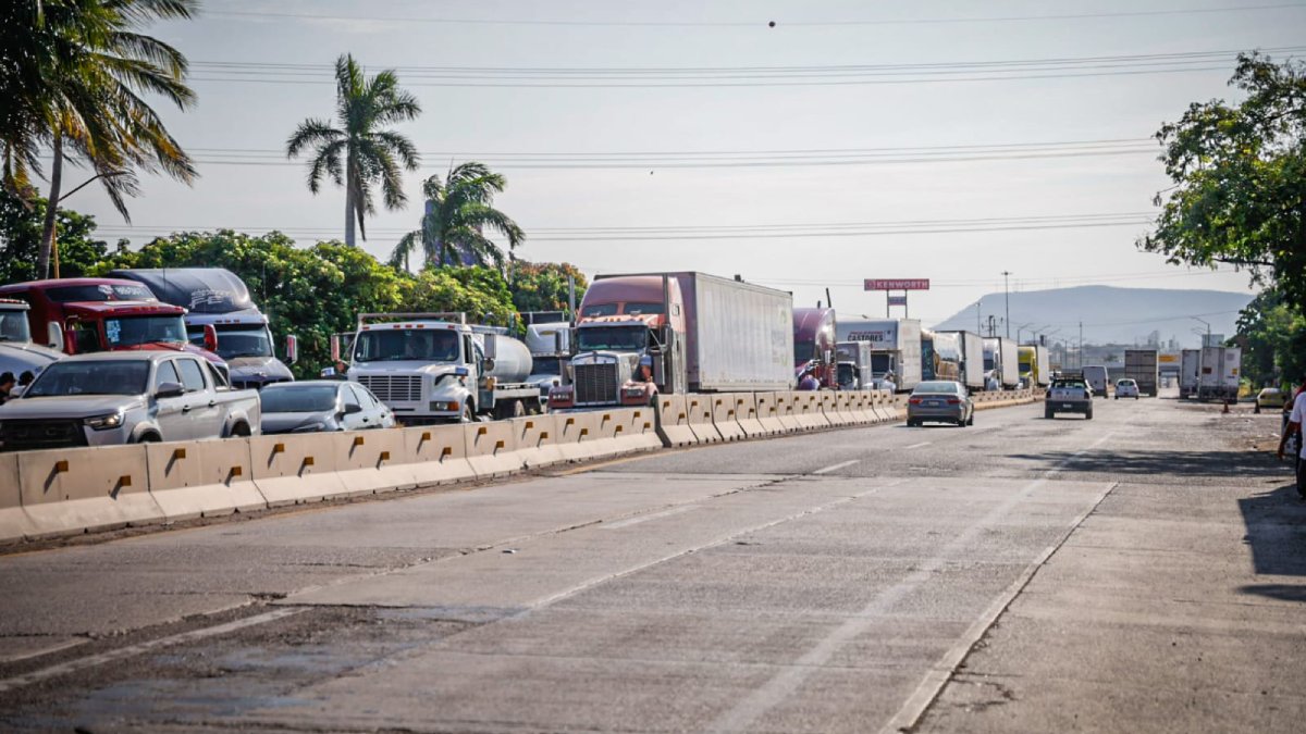 transportistas de sinaloa paralizan carreteras marcha