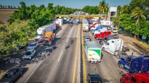transportistas de sinaloa paralizan carreteras trailer