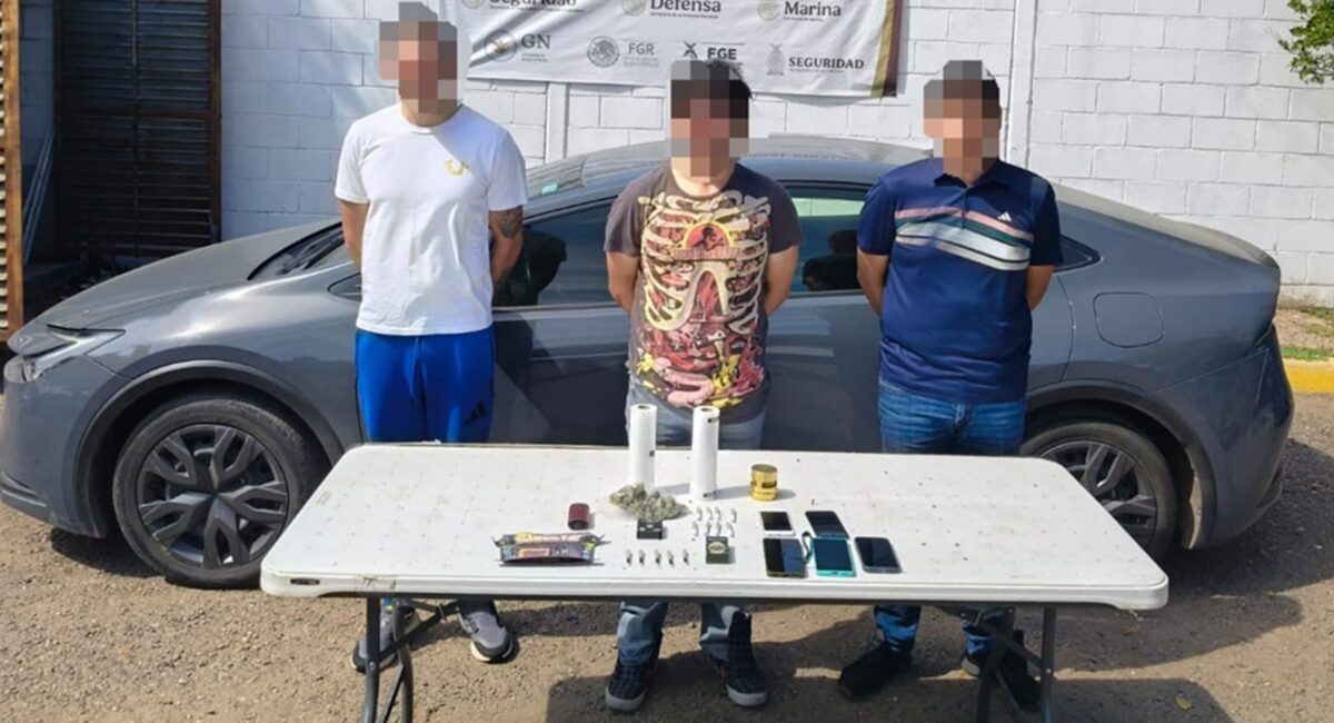 Arrestan a tres hombres en posesión de droga en el Centro de Culiacán, Sinaloa
