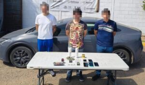 Arrestan a tres hombres en posesión de droga en el Centro de Culiacán, Sinaloa