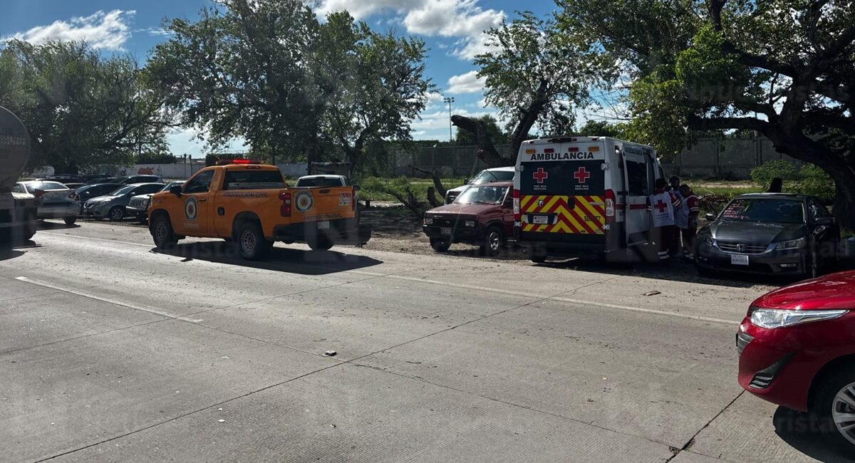 Tres lesionados deja accidente múltiple en carretera Los Mochis-Topolobampo, en Sinaloa