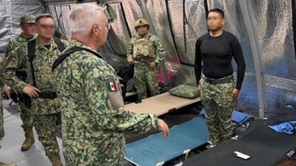 Ricardo Trevilla, titular de la Defensa, supervisa despliegue militar en Mazatlán, Sinaloa; evalúan estrategia de seguridad
