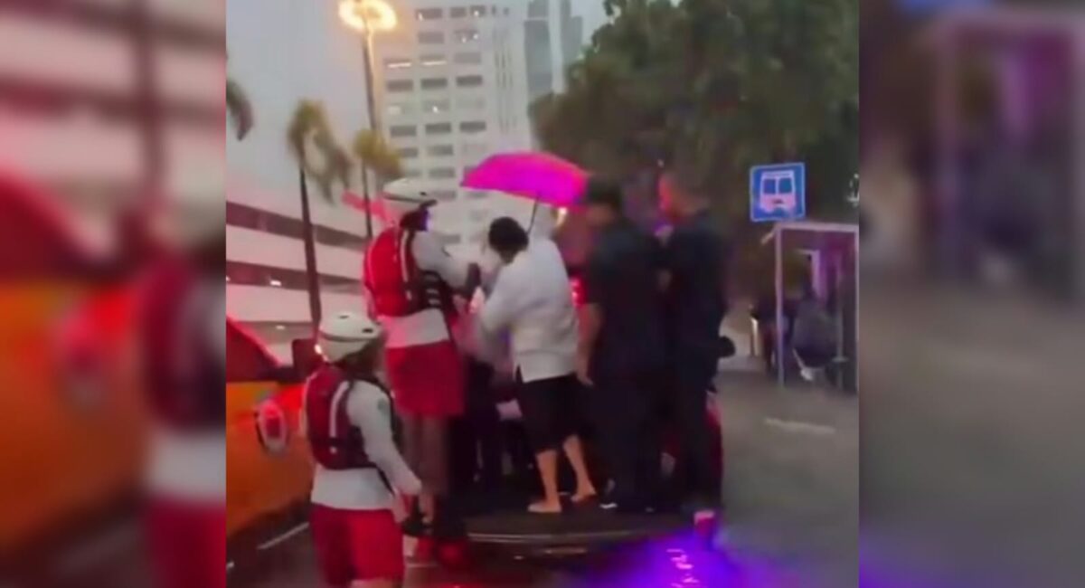 Turistas y ciudadanos quedan varados, son auxiliados por PC ante inundaciones en Mazatlán, Sinaloa