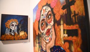 La UAS convierte la Galería Frida Kahlo en un encuentro de arte, tradición e identidad con su IX Exposición Internacional de Día de Muertos