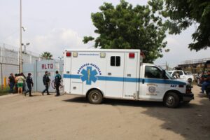 Bomberos en el penal de Mazatlán