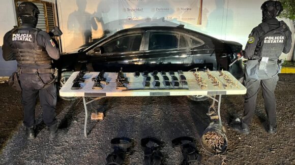 Aseguran fusiles AR-15, cartuchos y ponchallantas tras denuncia anónima en Culiacán, Sinaloa