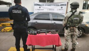 Hallan coche robado con arsenal y aditamento lanzagranadas en pleno Centro de Culiacán, Sinaloa