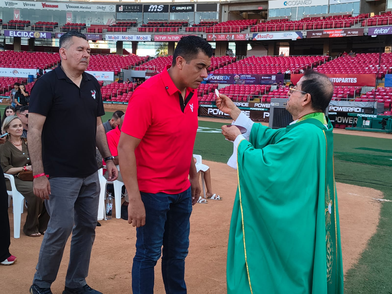 Venados de Mazatlán en misa previo al arranque de la LMP