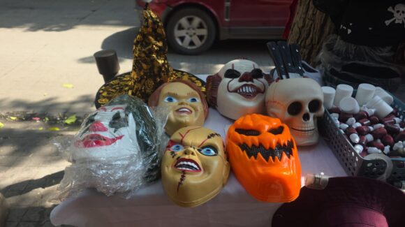 Comercio informal de Culiacán alista Bazar de Halloween en Catedral con dulces y regalos para niños