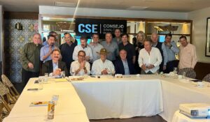 Vicente Fox llama a construir un frente ciudadano para defender el voto; se reúne con el Consejo Sinaloense de Empresarios
