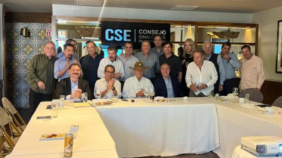 Vicente Fox llama a construir un frente ciudadano para defender el voto; se reúne con el Consejo Sinaloense de Empresarios