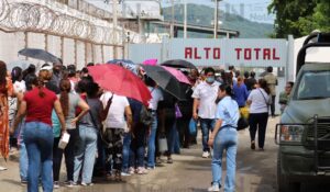 Semujeres brindará acompañamiento integral a familias de víctimas que perdieron la vida tras riña en el penal de Mazatlán