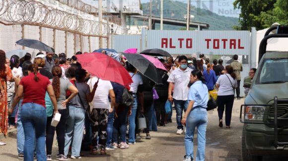 Semujeres brindará acompañamiento integral a familias de víctimas que perdieron la vida tras riña en el penal de Mazatlán