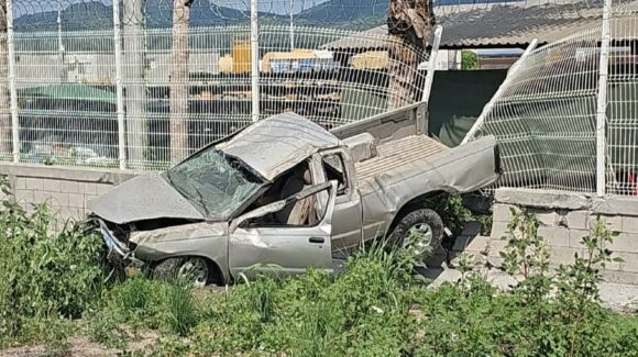 Conductor resulta ileso tras aparatosa volcadura en la carretera México 15 en Mazatlán