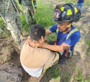 Conductor resulta ileso tras aparatosa volcadura en la carretera México 15 en Mazatlán