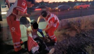 Vuelca camioneta en la México 15 en Benito Juárez, Guasave, Sinaloa; conductor resulta lesionado