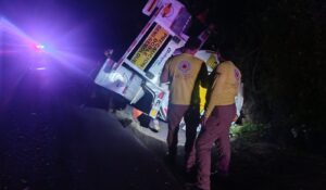 Vuelca nodriza que transportaba diésel en la carretera internacional México 15, a la altura de La Cruz en Guasave