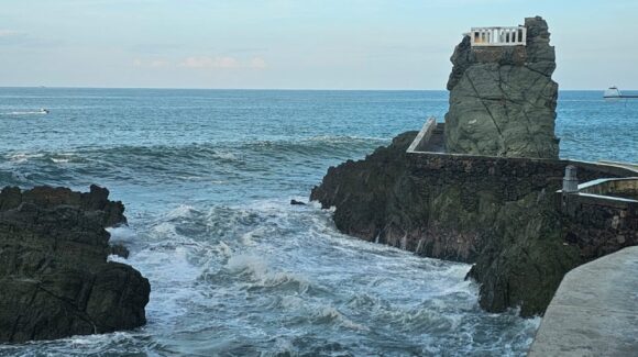 Restringen clavados en la Sánchez Taboada de Mazatlán, Sinaloa, tras muerte de hombre en el mar; Fiscalía investiga